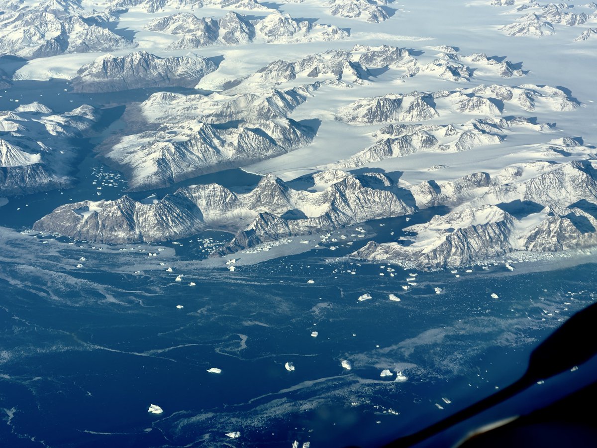 DaveWallsworth's tweet photo. The views of Greenland from 36000 feet yesterday were just spectacular! I never tire of flying over this amazing place. #greenland #viewfromtheflightdeck https://t.co/swr3k5EgIz