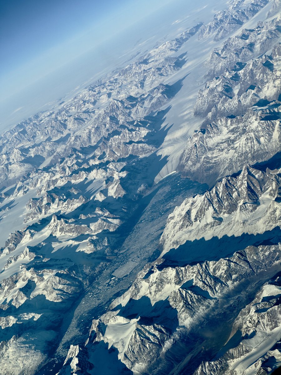 DaveWallsworth's tweet photo. The views of Greenland from 36000 feet yesterday were just spectacular! I never tire of flying over this amazing place. #greenland #viewfromtheflightdeck https://t.co/swr3k5EgIz