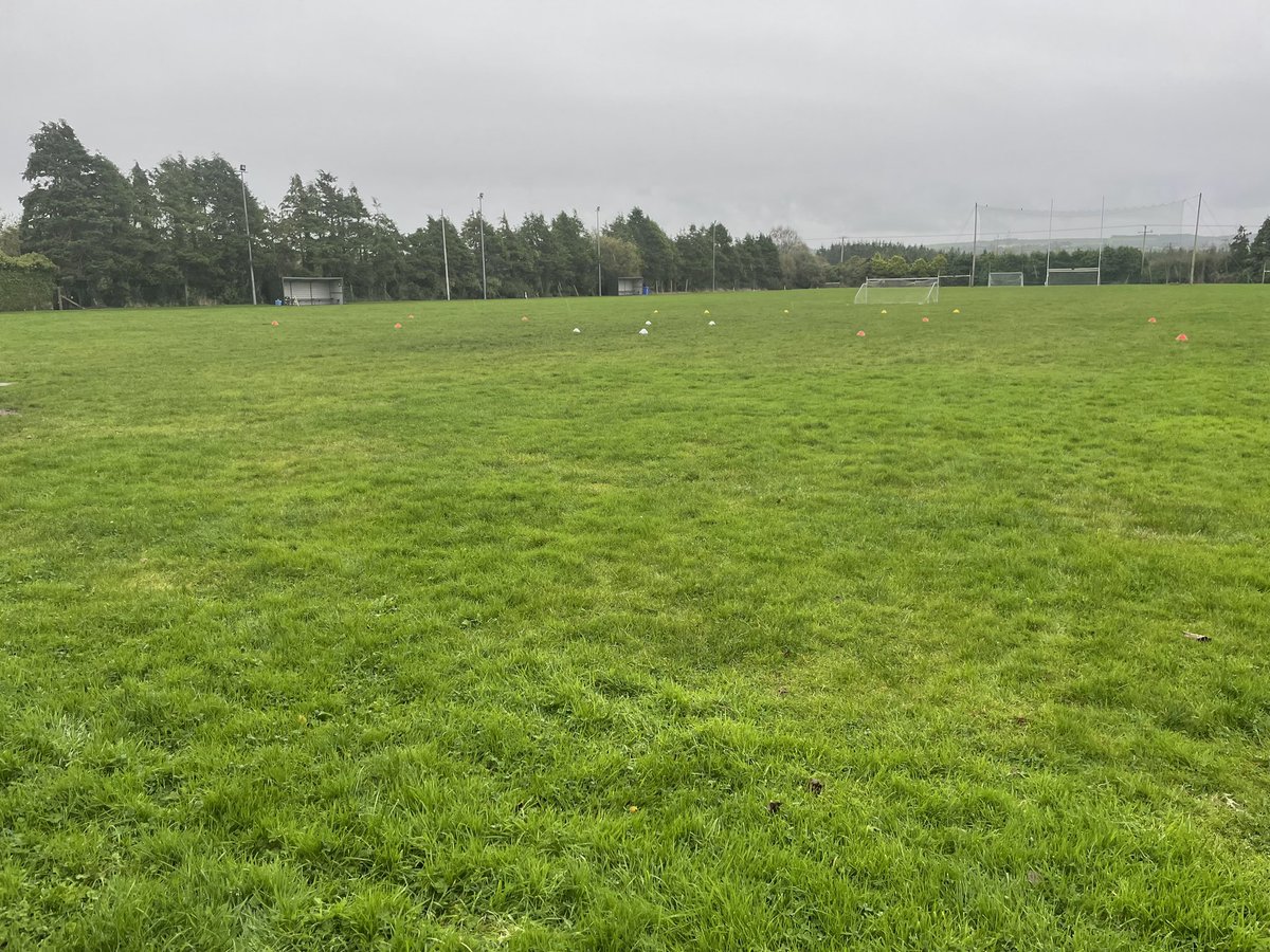 andy_kiely's tweet photo. 10-12 inches of grass in places… could you imagine a men’s Munster Senior Football Semi Final being played here? Yeah me neither. Well it was expected that a Ladies game of the same level would be played in these conditions. Simply not good enough @MunsterLGFA @LadiesFootball https://t.co/cET4LXshZ5