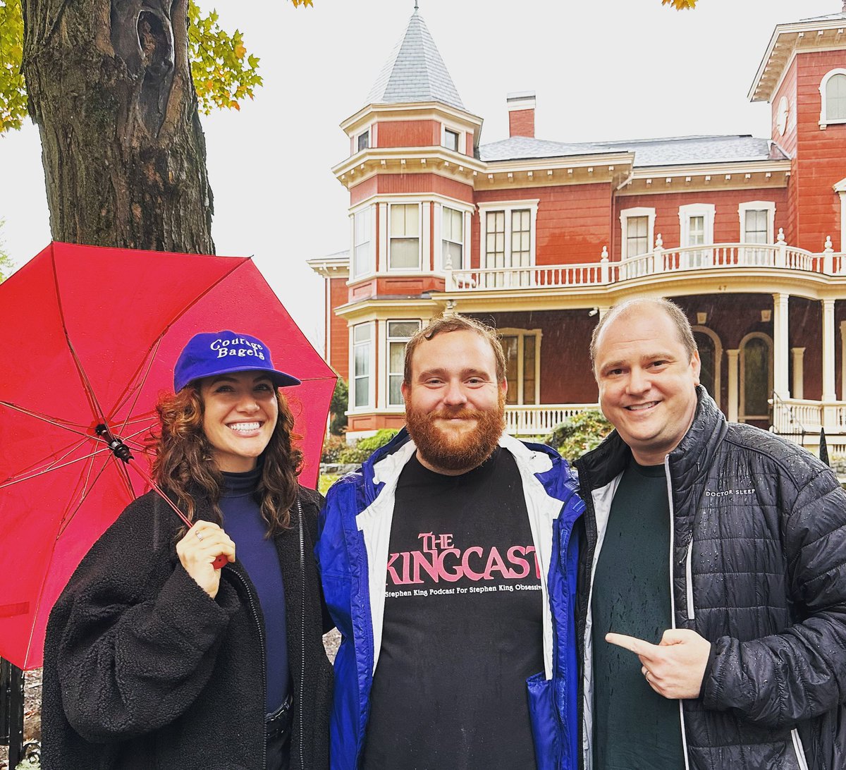 NightmareNerds's tweet photo. This weekend I had the opportunity to meet two huge heroes and inspirations in my life, @k8siegel and @flanaganfilm . Thank you @Kingcast19 for creating this amazing experience and giving me what was probably the greatest day of my life. #bangerinbangor #kingcast https://t.co/eaQGLZdC1v
