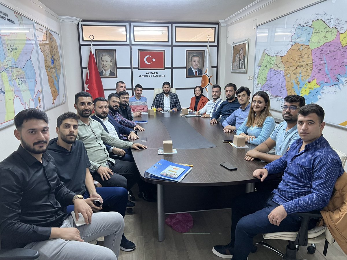 mevlutkustepe's tweet photo. Haftalık Yürütme Kurulu Toplantımızı gerçekleştirdik.Toplantımızın hayırlara vesile olmasını dilerim.
@eyupkadirinan @avyusufibis  @makifagirman 
#GençsinÖndeYürü 
#Hedef2023 https://t.co/xElHYw5Gk3