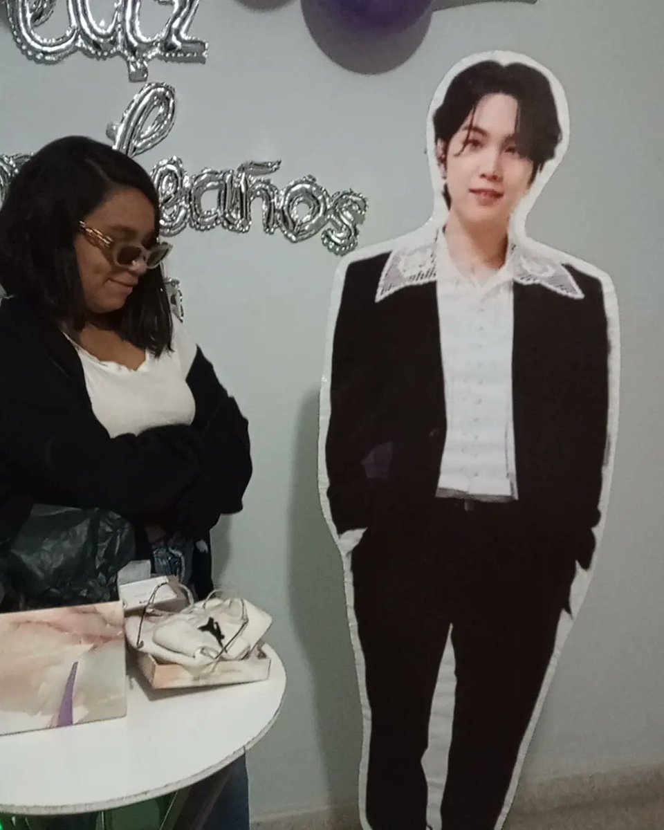 GinnetteOrmeno's tweet photo. #omg si asi iniciando. No imagino los demás dias... #BiasSuga #BTS #Dulces16 https://t.co/LR7n5sd5f5