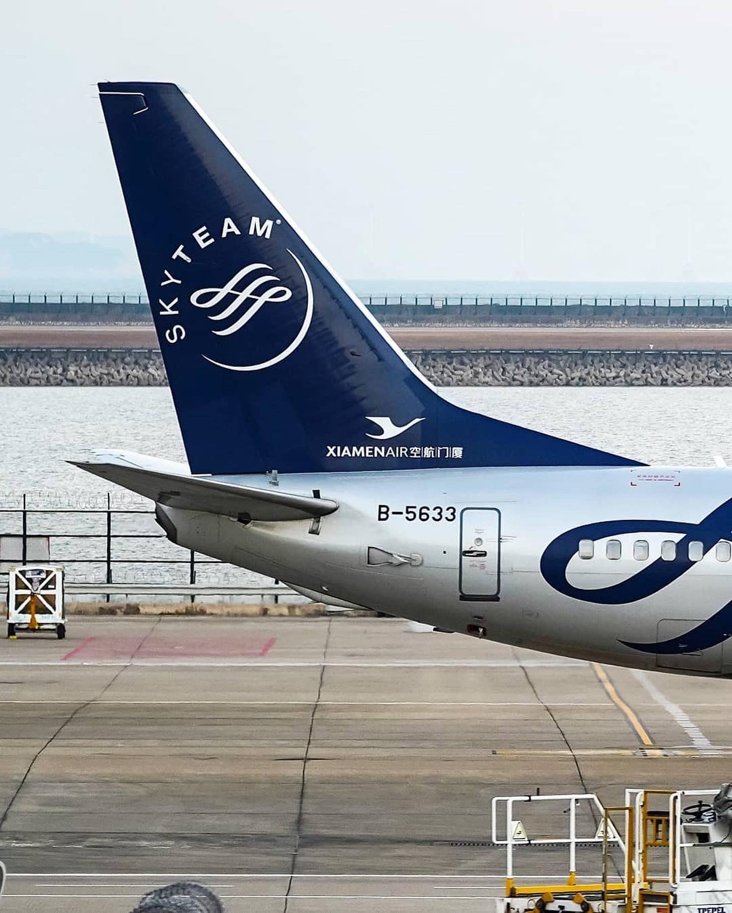 Xiamen Airlines on Twitter "My head leads me through the sky, my body fuels me, my tail makes