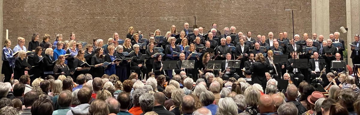 We hebben genoten van het concert. Met deze foto (via Rijnlands Symfonie Orkest) willen we al onze bezoekers heel hartelijk bedanken voor hun komst. Concert gemist? Op 29 oktober, 20.15 uur zingen we nog eens in de Oosterkerk in Zoetermeer! 
Tickets rijnsymfo.nl