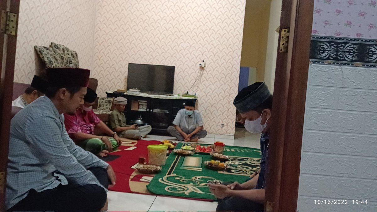 MKAIPerigi's tweet photo. Pengajian keliling di rumah saudara khuddam yang ada di majelis perigi #khuddam #perigi #tangsel https://t.co/i7wQbHboEa