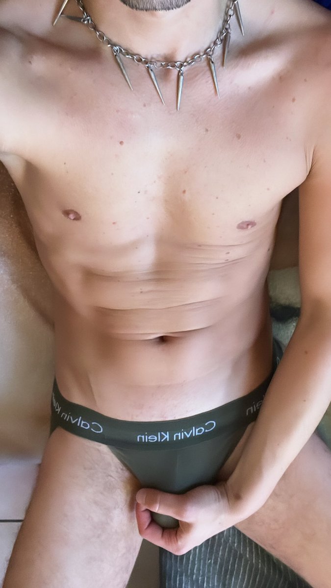 bst_stdlr's tweet photo. Chilling on Sunday 😏 #sundays #sundayvibes #calvinklein #jock #jockstrap #gay #gayboy #gayundies https://t.co/OG0FLYC4OI