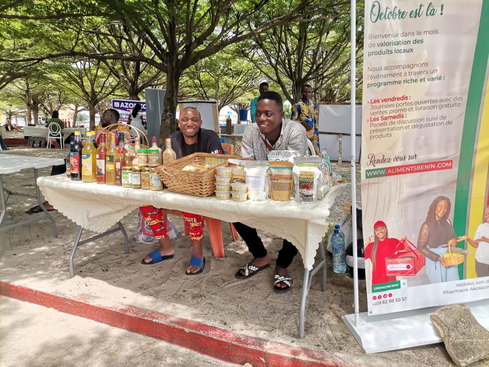 AlimentsBenin's tweet photo. C'est la dernière ligne droite à la Foire du #ConsommonsLocal à l’Étoile Rouge. 😔 

Venez nous visiter au stand 60 pour conclure cette foire en beauté et faire le plein de produits alimentaires locaux. 😍🇧🇯
📲+229 62995057
https://t.co/4vSyIvqXVw

#AlimentsBenin #ConsommonsBenin https://t.co/N5I5taJMU3