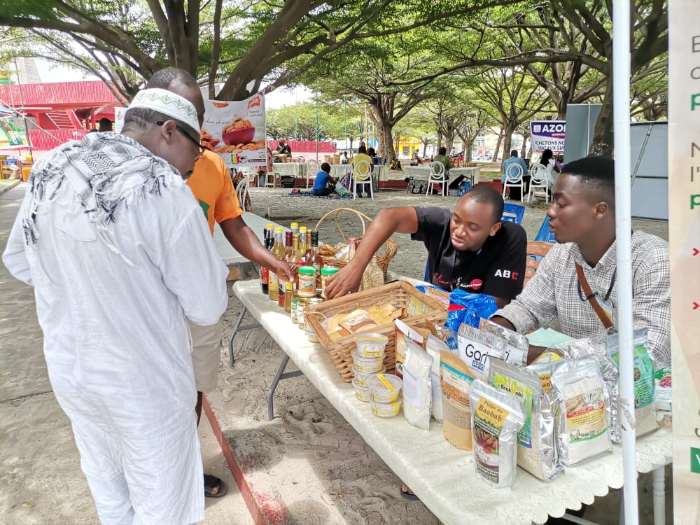 AlimentsBenin's tweet photo. C'est la dernière ligne droite à la Foire du #ConsommonsLocal à l’Étoile Rouge. 😔 

Venez nous visiter au stand 60 pour conclure cette foire en beauté et faire le plein de produits alimentaires locaux. 😍🇧🇯
📲+229 62995057
https://t.co/4vSyIvqXVw

#AlimentsBenin #ConsommonsBenin https://t.co/N5I5taJMU3