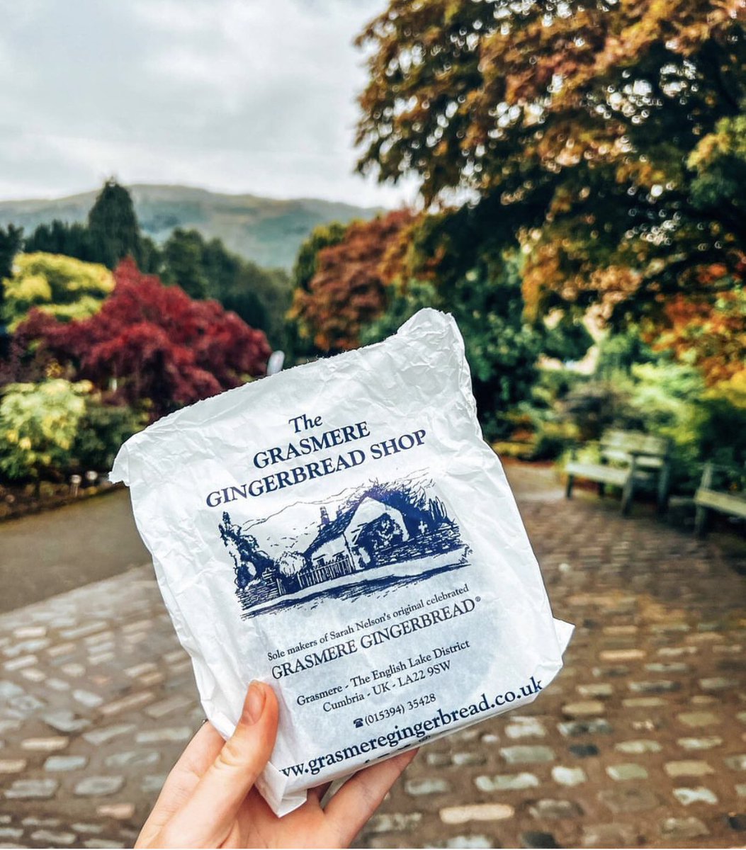 Sunday autumn 🍂 walks in #Grasmere with the essential #GrasmereGingerbread  🙌🏼 #AutumnVibes #SundayFunday 📸 Amy