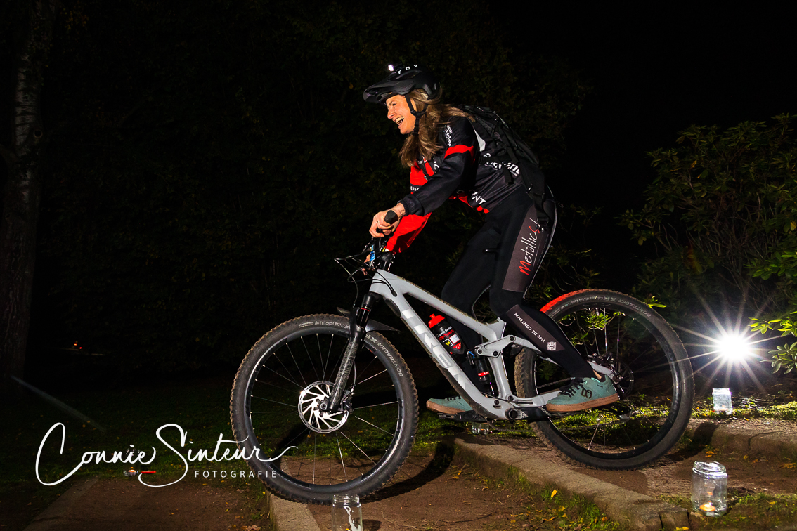 Een mooie avond om van een trap af te fietsen #ALShetlichtuitgaat #MTB #eindhoven