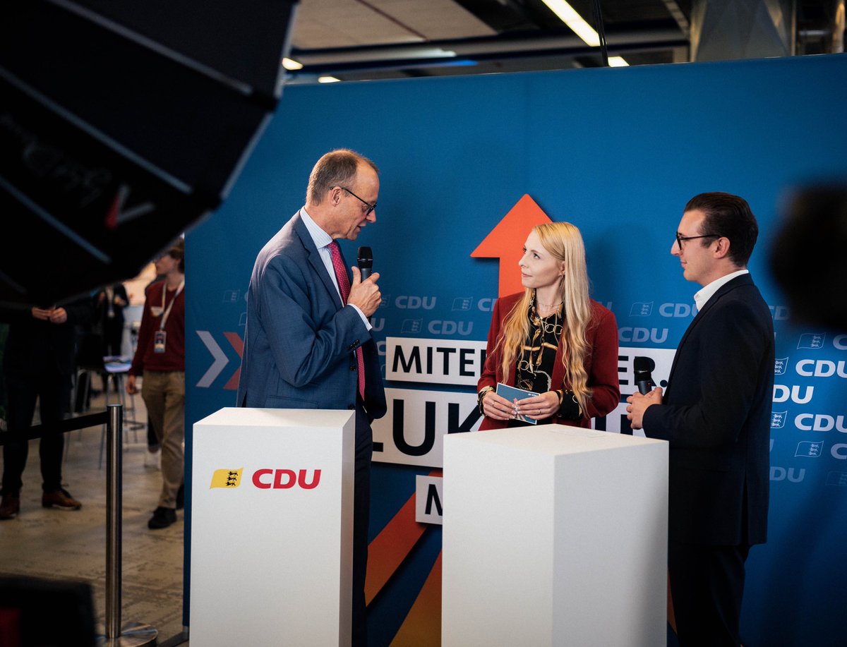 mariesophie_eu's tweet photo. Eindrücke aus dem #socialmediastudio der @CDU_BW auf dem #lpt78 🚀 Zusammen mit @LukasEdelmaier habe ich mit spannenden Persönlichkeiten aus der Landes-, Bundes- und Europapolitik über die aktuellen Herausforderungen sprechen dürfen 🙌🏻 @JungeUnionBW Fotos: @MarcelDitrich https://t.co/mzXlnnZ8kW
