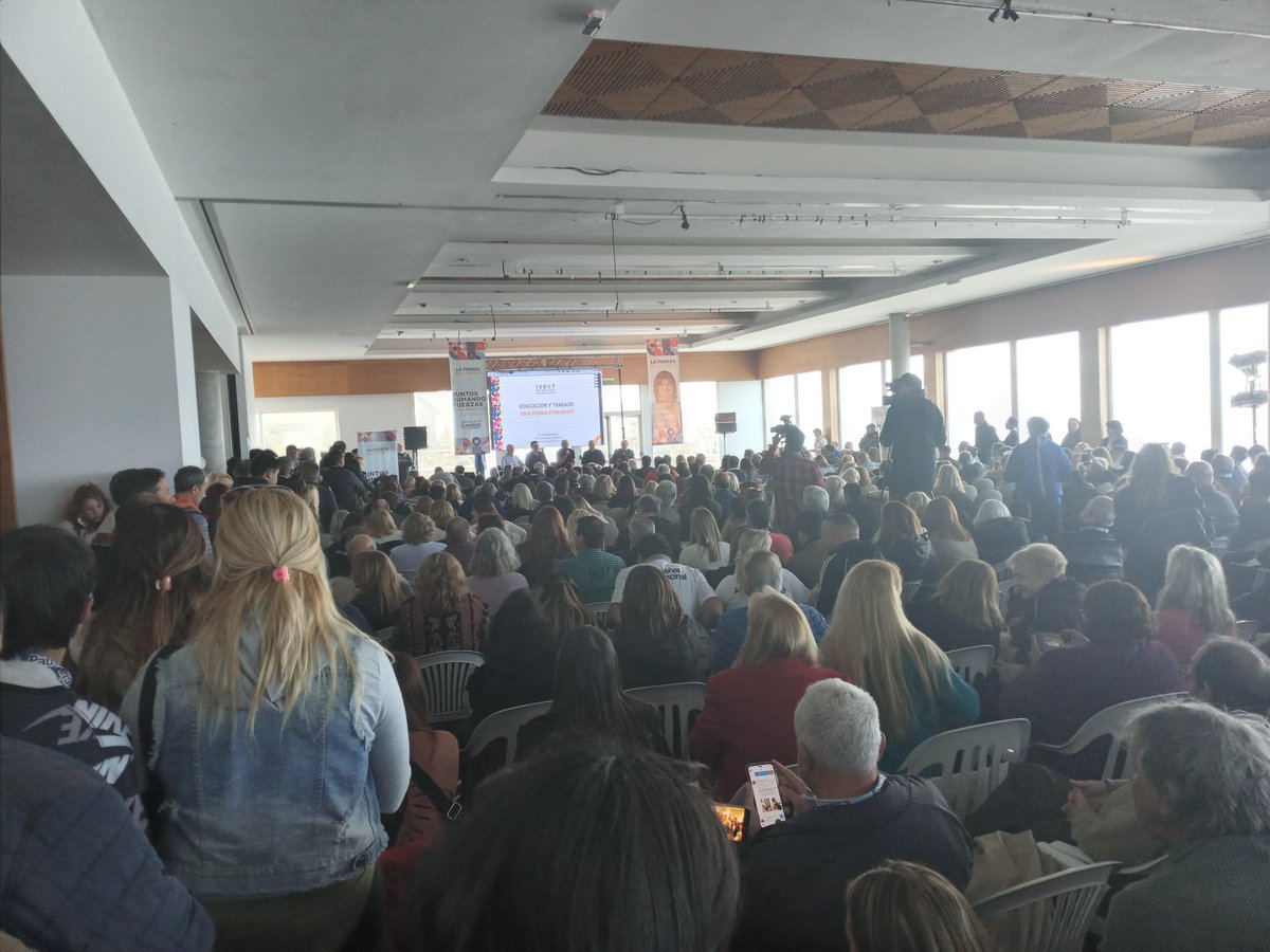 sanAmbrosio1's tweet photo. San Miguel acompañando a nuestro futuro Gobernador @delatorrej 
En #MarDelPlata más de 500 militantes dispuestos a llevar a
#Joquin al triunfo. 

Es nuestro Candidato!!!
Por que nos enseño el compromiso y el coraje que se necesita para poder luchar  por una  Provincia Mejor !!! https://t.co/lYWh7AoMej