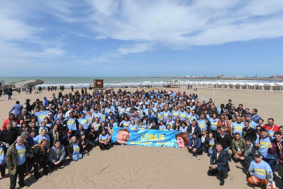 sanAmbrosio1's tweet photo. San Miguel acompañando a nuestro futuro Gobernador @delatorrej 
En #MarDelPlata más de 500 militantes dispuestos a llevar a
#Joquin al triunfo. 

Es nuestro Candidato!!!
Por que nos enseño el compromiso y el coraje que se necesita para poder luchar  por una  Provincia Mejor !!! https://t.co/lYWh7AoMej