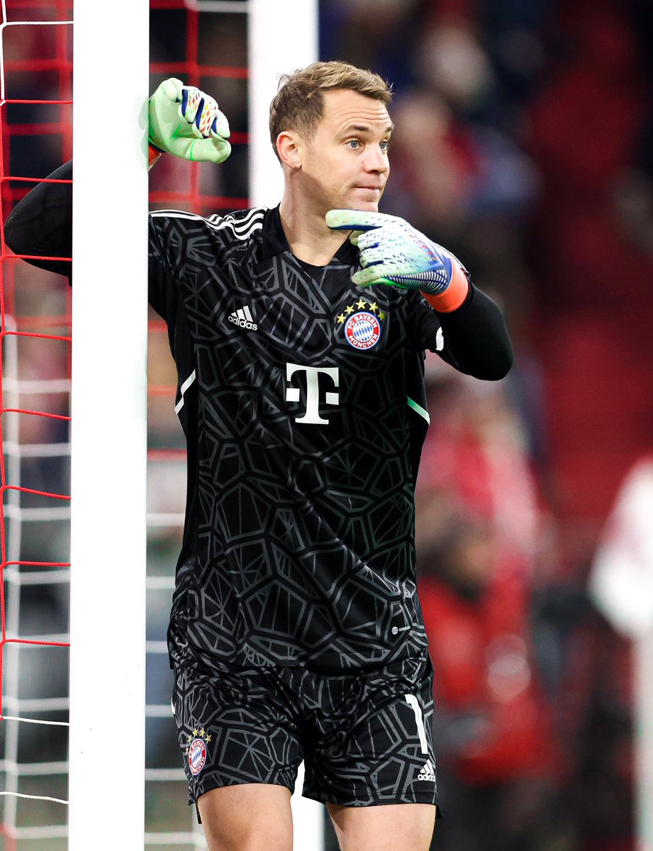 Roro89F's tweet image. La blessure à l&apos;épaule de Manuel Neuer est plus grave que prévu et le gardien ne devrait pas jouer le match de DFB-Pokal de mercredi contre Augsburg, l&apos;entraîneur Julian Nagelsmann espère qu&apos;il sera disponible pour le match de samedi contre Hoffenheim. [@abendzeitung] #FCBayern