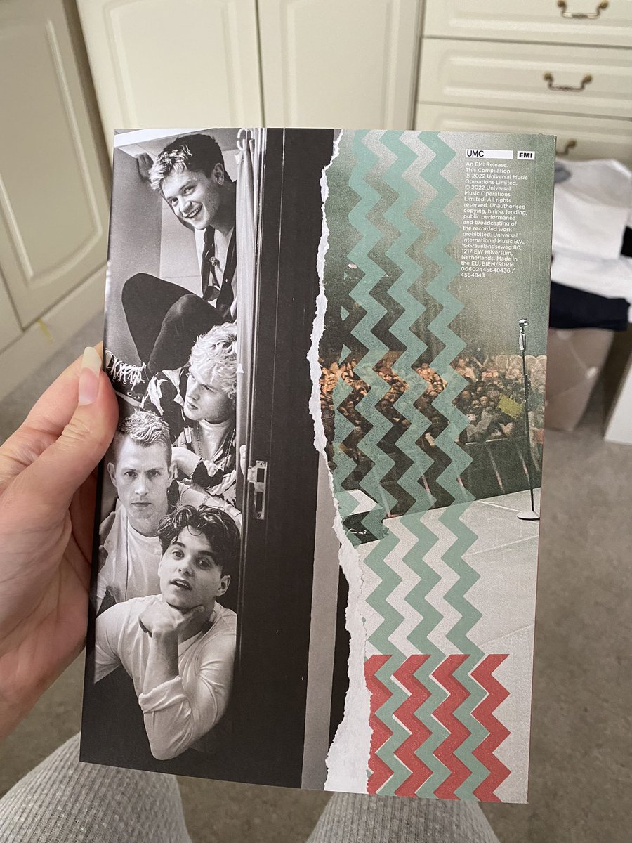 kirst_2194's tweet photo. Finally got my zine in the post and omg sheโs cute! @TheVampsband #10yearsofvamily #10yearsofthevamps ๐โจ๐ค https://t.co/TRAaaDkO2I