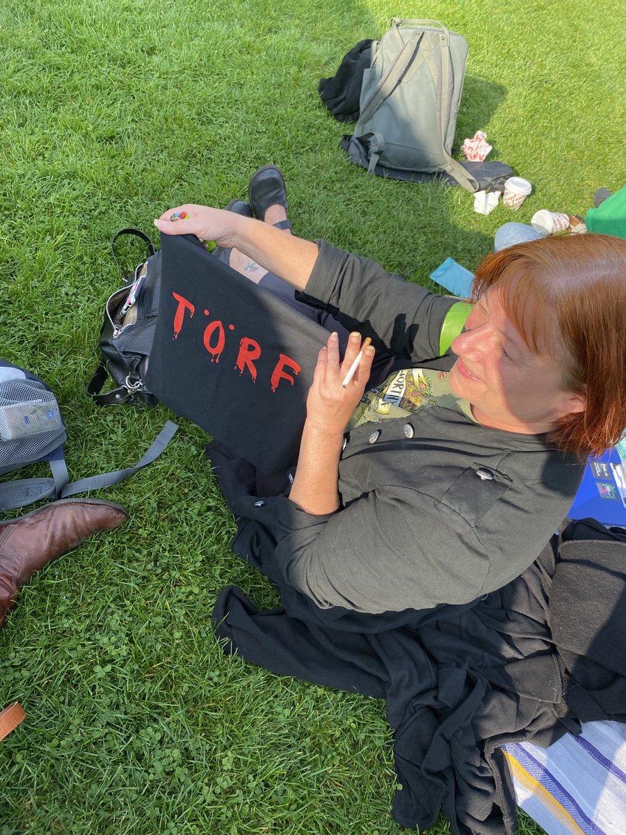 Turns out there’s a German word for “someone who believes a woman is an adult human female” #SFW #LasstFrauenSprechen #LetWomenSpeak