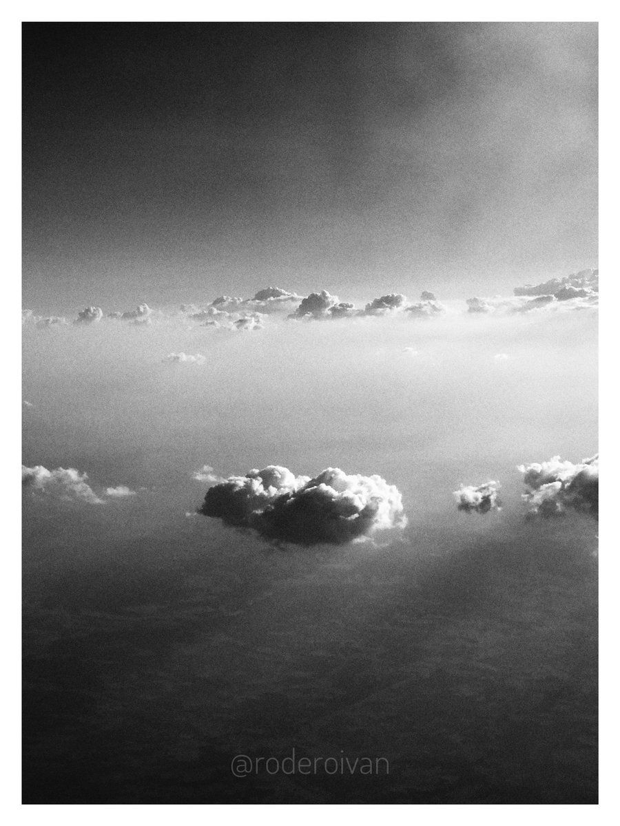 Heaven or Sky (I). #cielo #cielosbonitos #heaven #heavens #sky #nubes☁ #cloud #clouds #foto #photo #photography #fotografiaenblancoynegro #photographyblackandwhite #fotografiadepaisaje #naturephotography #paisaje #dreams #fly #flying #miradafotografica #watching #watinginthesky