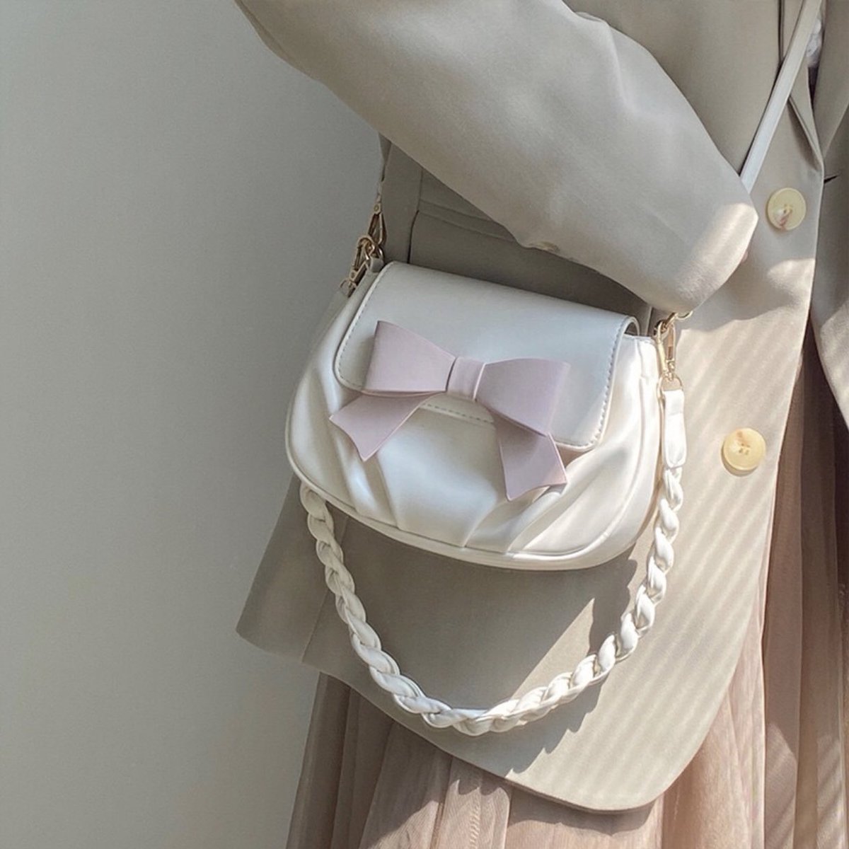 orenjixsky's tweet photo. — white cream bag aesthetic🤍🕊

📎 https://t.co/P2Yq7v23rS
📎 https://t.co/HhEsK1SV2e
📎 https://t.co/53QcX2KqSn
📎 https://t.co/RRhTlQrnRf

#BTSatBusanConcert WHERE IS WINTER #MINGYU #SMTreatWINTERBetter jisoo Kevin #WONWOO #HOSHI #YetToComeTHECITYinBUSAN #SEVENTEEN #JISUNG https://t.co/cCRJh4bV1p