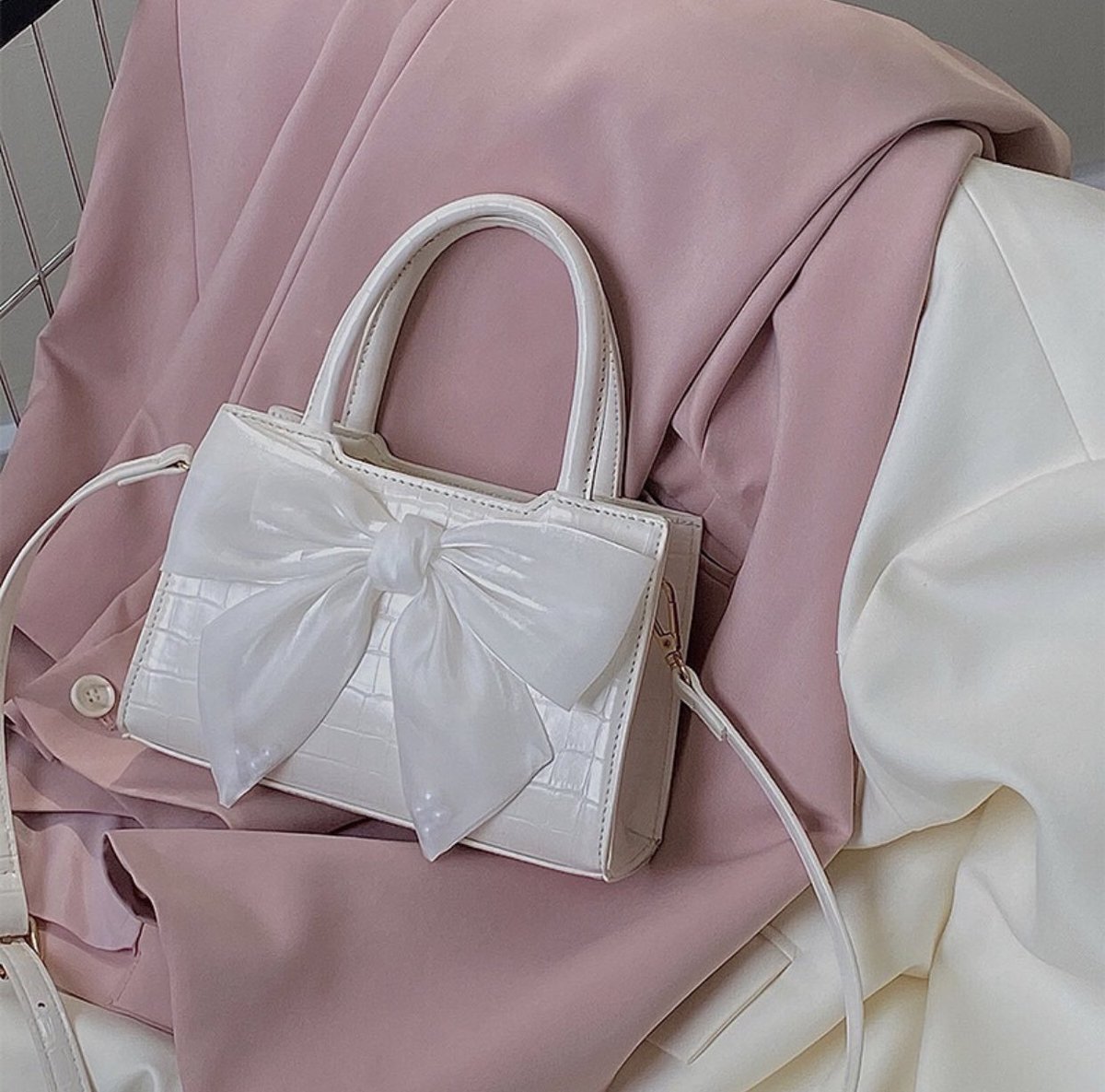 orenjixsky's tweet photo. — white cream bag aesthetic🤍🕊

📎 https://t.co/P2Yq7v23rS
📎 https://t.co/HhEsK1SV2e
📎 https://t.co/53QcX2KqSn
📎 https://t.co/RRhTlQrnRf

#BTSatBusanConcert WHERE IS WINTER #MINGYU #SMTreatWINTERBetter jisoo Kevin #WONWOO #HOSHI #YetToComeTHECITYinBUSAN #SEVENTEEN #JISUNG https://t.co/cCRJh4bV1p