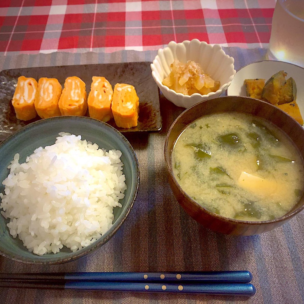 kameyasu's tweet photo. こんばんは

今日は頑張って朝早起きし、
美味しい朝ごはんでパワーもらってから、
ショートコースの朝霧ヴィーナスガーデンゴルフクラブにて、1日ゴルフ三昧楽しかった

ゴルフから帰って来て、
シャワー浴びて
松福さんの美味しいラーメンと餃子を食べました

#朝霧
#ゴルフ
#松福
#ラーメン
#餃子 https://t.co/PtWTqJfAd0