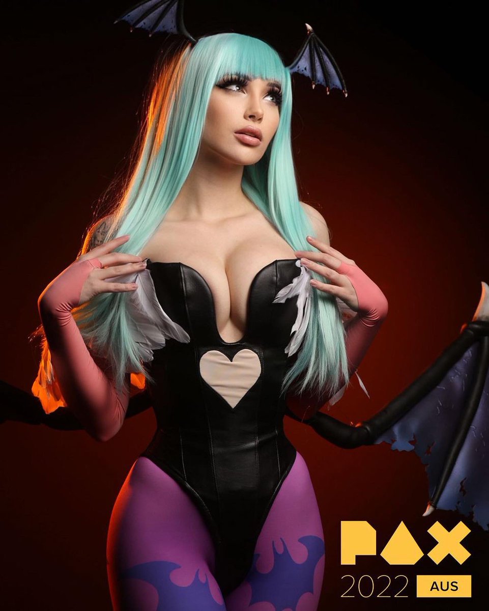 BekeCosplay's tweet photo. I’ve always wanted to cosplay Morrigan ever since I started and was so glad I was finally able to debut her at @PAXAus this year! 💜🦇

Photographer: @Steamkittens 
Costume: @ZoeVolf https://t.co/72rsAA5xC8