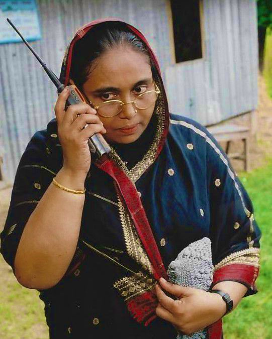 Why not celebrate #RuralWomensDay by reading our next story from ”#SwedenBangladesh: 50 years through 50 voices” about the Swedish company @ericsson’s groundbreaking work enpowering women in #Bangladesh villages through #ICT? 👉🏼 tinyurl.com/e3taz9c7 #SEBD50🇸🇪🤝🇧🇩