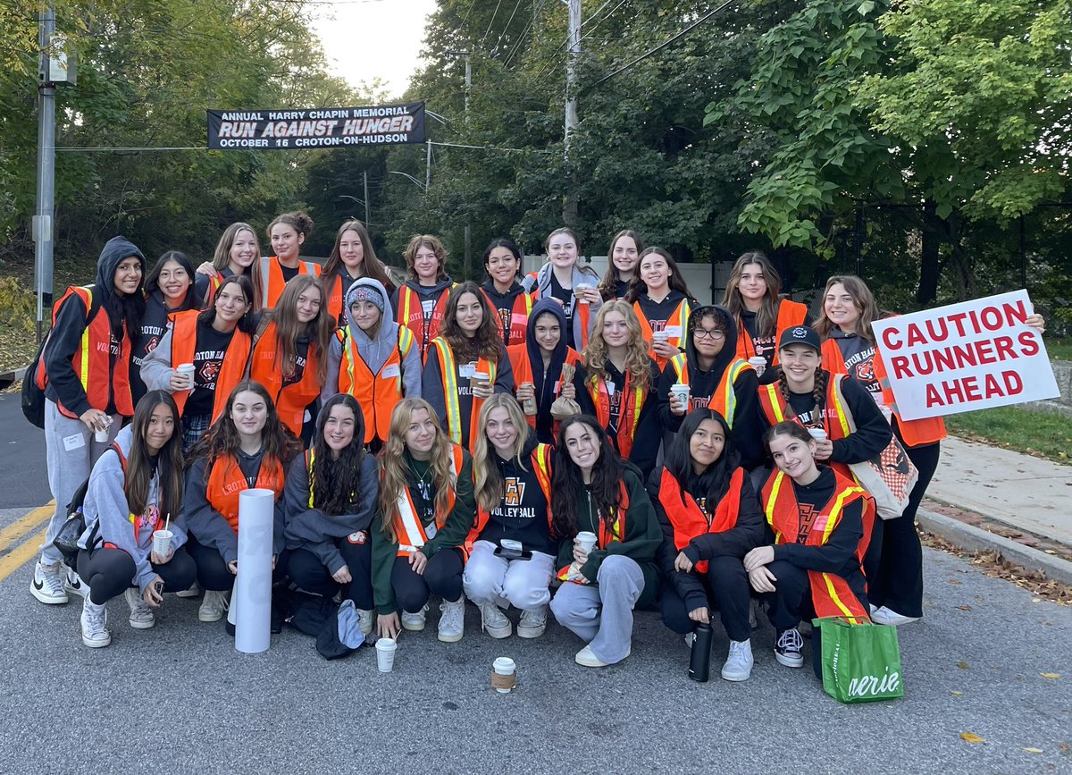 CrotonVball's tweet photo. Volunteering at this year’s Harry Chapin run against hunger!  @CrotonAthletics https://t.co/ynALvCRt4V