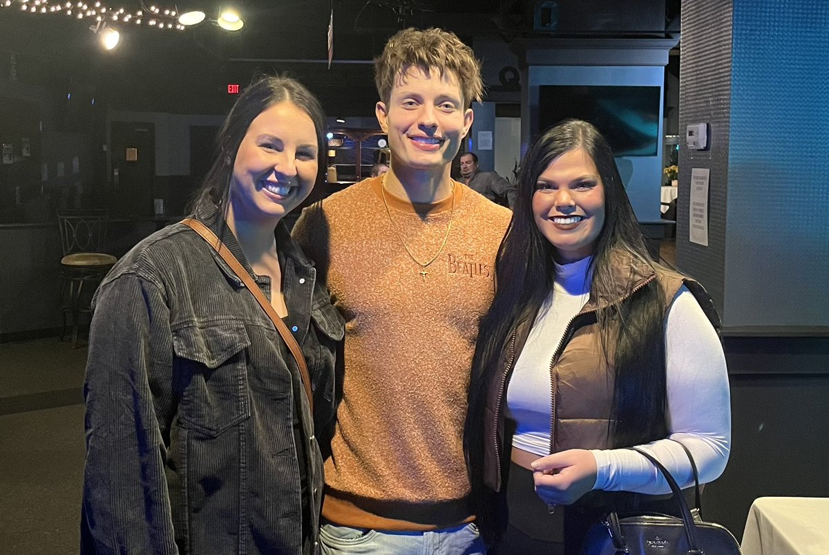 caitswendryck's tweet photo. 10/10 recommend seeing @mattrife live 😎 https://t.co/XOW9Pw1DgS
