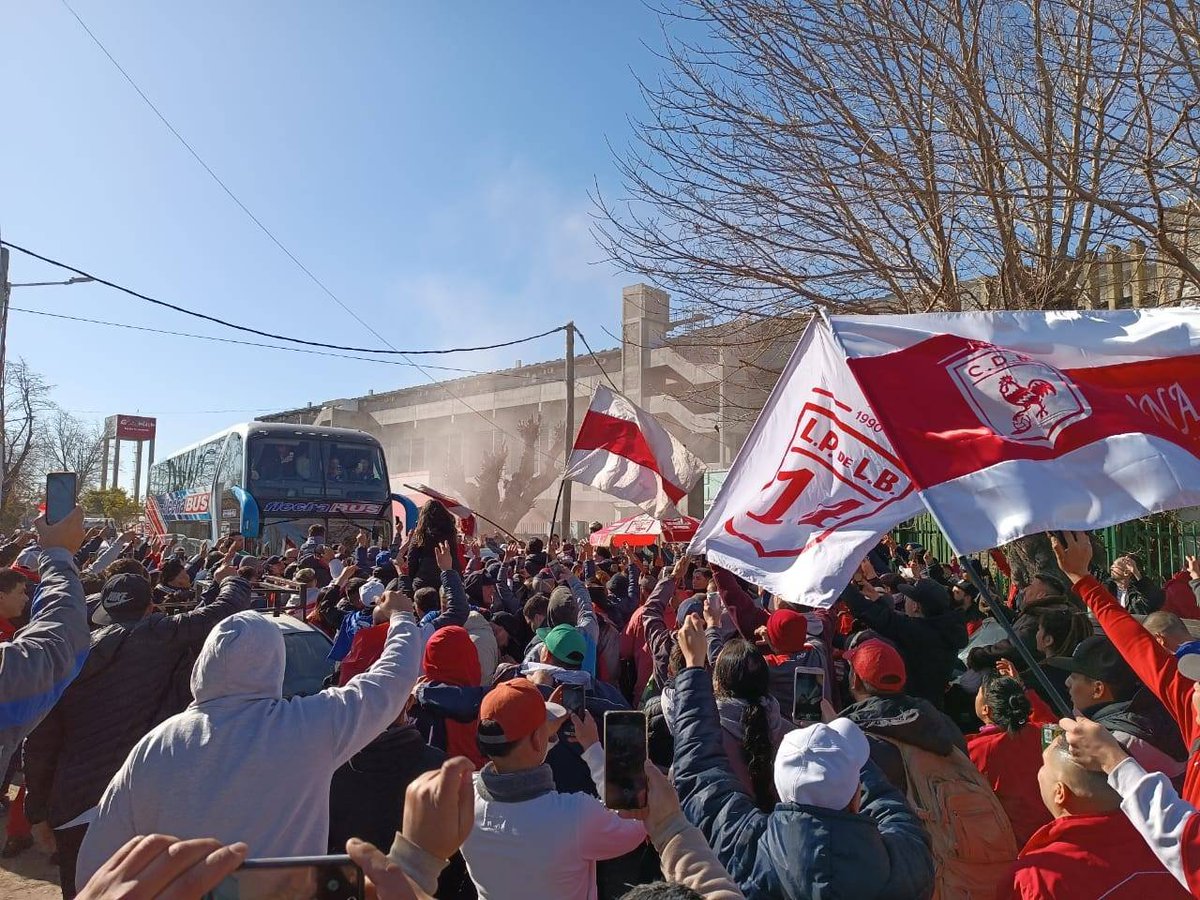 Vamos GALLITO, con huevo vaya al frente, que te lo pide toda la gente♫