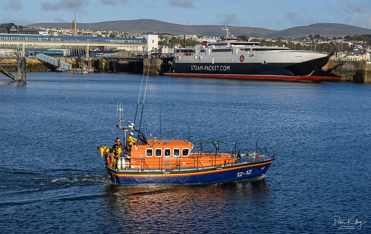 manxscenes's tweet photo. Douglas Lifeboat 12-12 'RNLB Marine Engineer' launched on exercise this fine Sunday morning 🇮🇲 #isleoman #iom #douglaslifeboat #rnlb #iomstory #manxscenes #marineengineer #lifeboats https://t.co/Zsba5Pgz5o