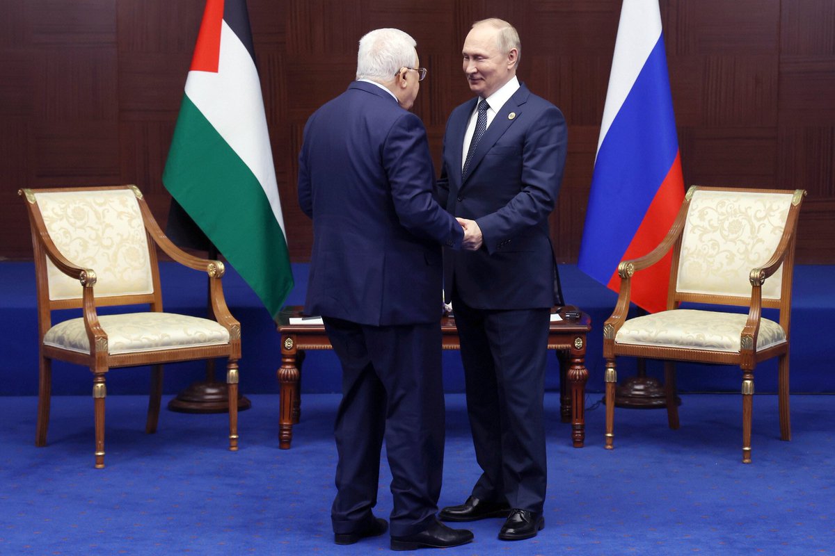 Stone_SkyNews's tweet photo. There’s outrage/irony in the embrace (“Russia stands by international law” Abbas told Putin🤔)

But is this moment indicative of wider sentiment in M-East/Africa?

Abbas: “We don't trust/rely on US”. (🇵🇸 feels shafted by 🇺🇸)

🇺🇸 should reflect on how few bank on US-centric future https://t.co/wnsXn9JYjw