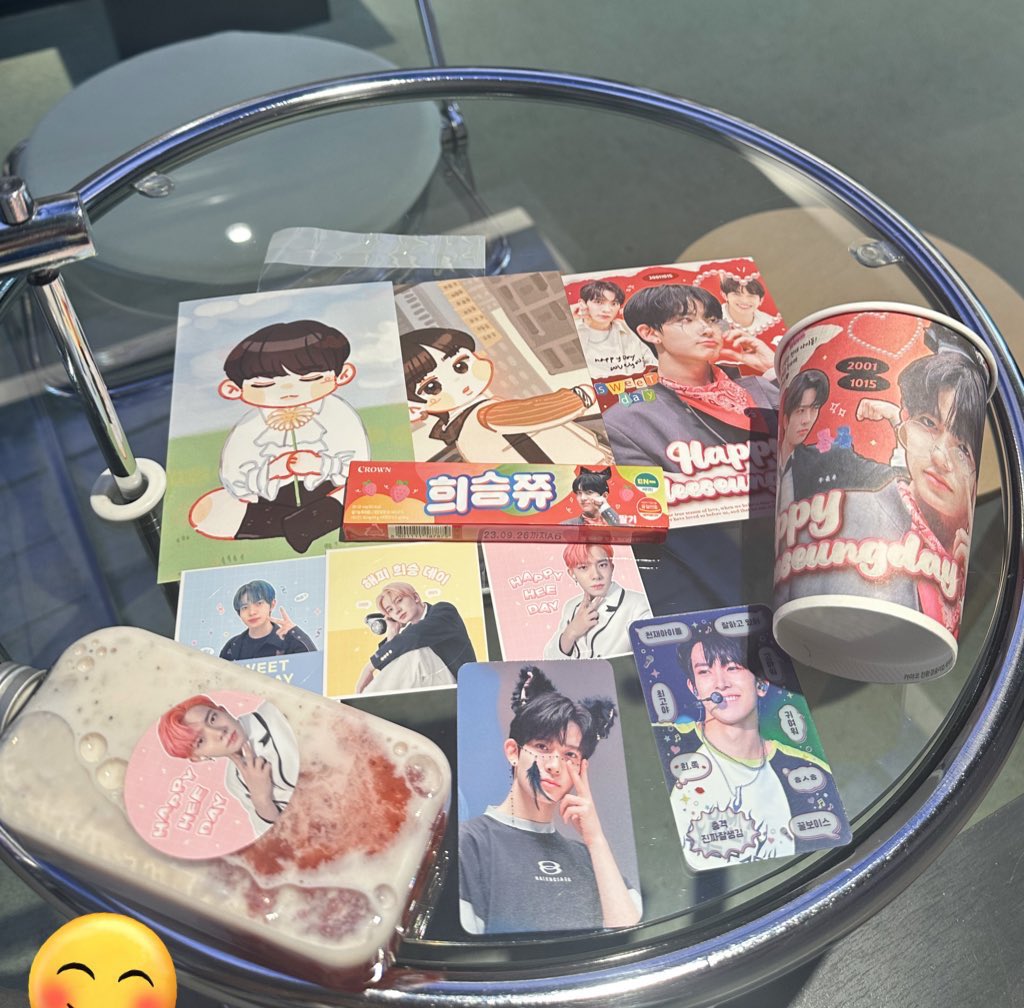ellie_021115's tweet photo. 📍차품집 

완전 예쁘다 

#소중한_희승이와_함께하는_세번째_가을
#HAPPY_22_HEEDAY💜 https://t.co/Lj18bWHvcy
