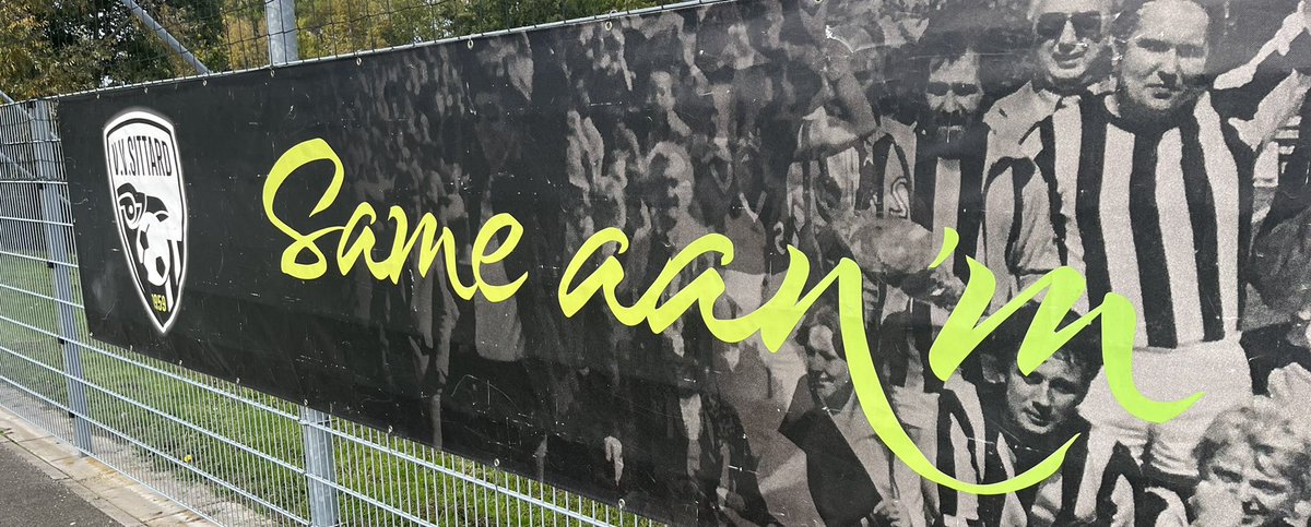 RksvHeer's tweet photo. Dit spandoek en spreuk houden me bezig. Zou dit ook gelden voor het dames team?

Kans bestaat dat ik dan vanavond hier blijf. #SitHee https://t.co/2biA5tIDwj