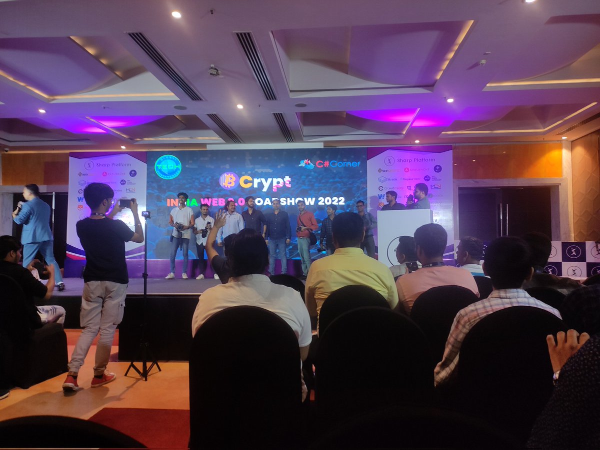 aayush1224's tweet photo. @CsharpCorner #CSharpCon2022 #csharpPlatform
Camermans! https://t.co/u8cRrAJXsh