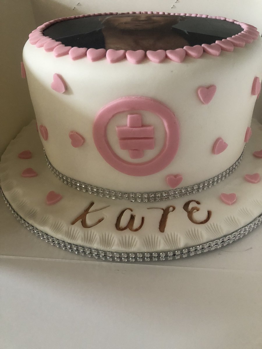 KatePatient's tweet image. Not bad turning 37 @GaryBarlow sorry gonna have to eat your face later 😂😂