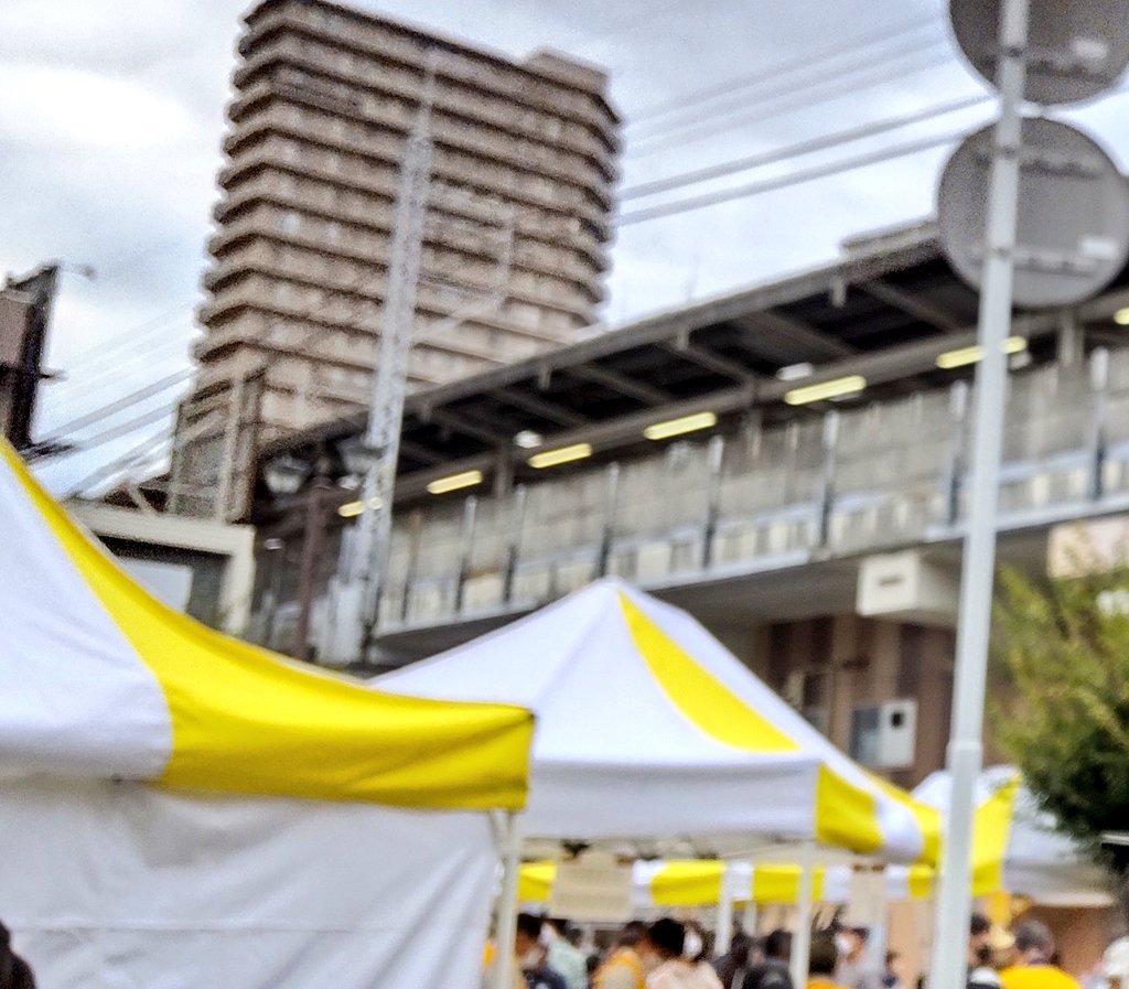 今日はいちフェスへ。本八幡駅の北も南もすごく盛り上がっていました！飲み物食べ物以外にも体験やゲーム、ステージもあって子供も大人も楽しめました♪
北ではオペラ？迫力があってすごかったです✨そして南を廻って、こいさんの煮込みで乾杯🍺😋