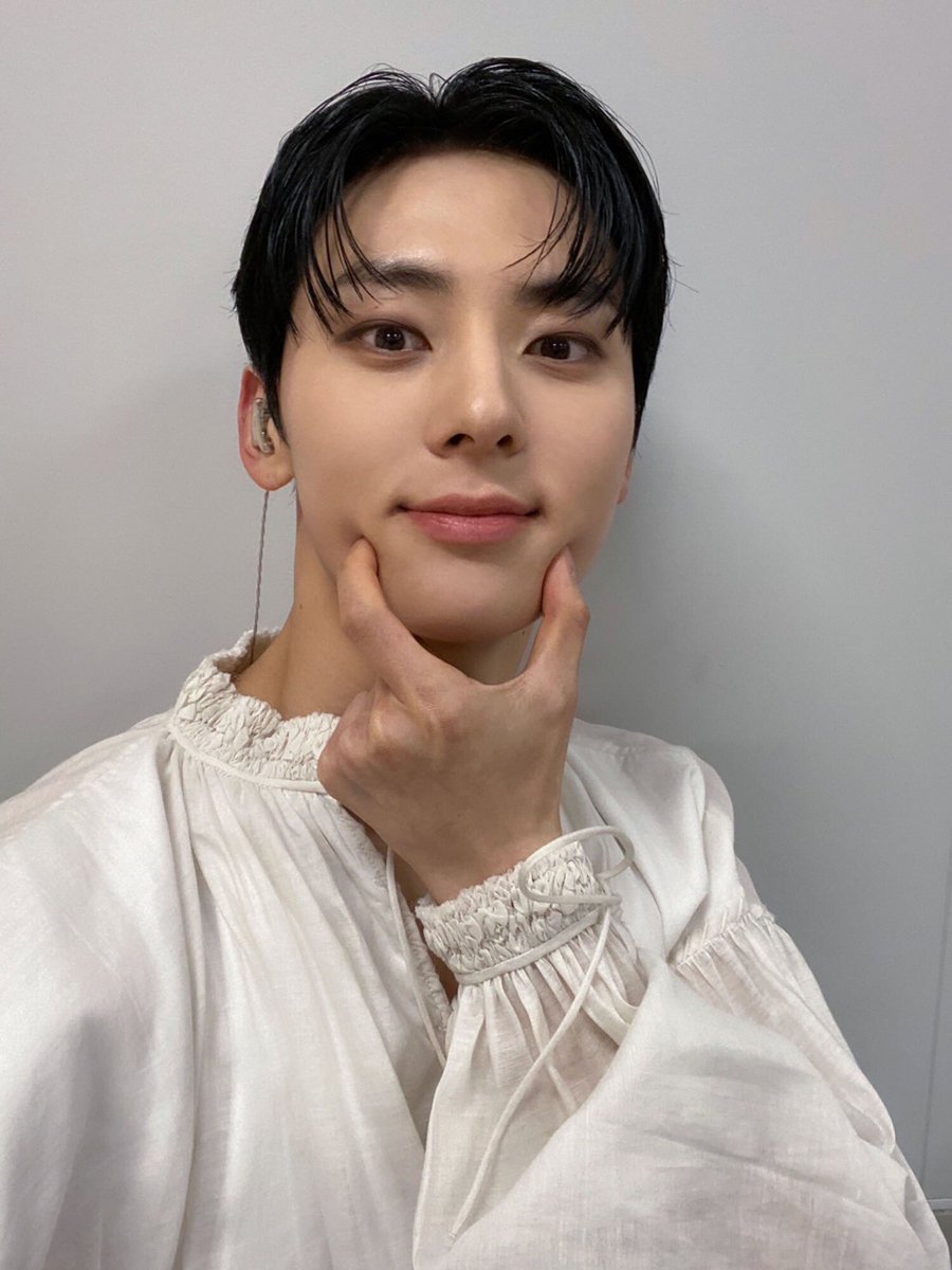 MINHYUN_PLEDIS's tweet photo. [#Moment_H] 📸 
#KCON2022JAPAN DAY3❤️
MC 부터 무대까지
다채로운 매력을 보여준 황민현☺️
3일 동안 함께해 준 황도들
정말 감사합니다🍑🧡

#황민현 #HWANGMINHYUN https://t.co/DO32r92bL5