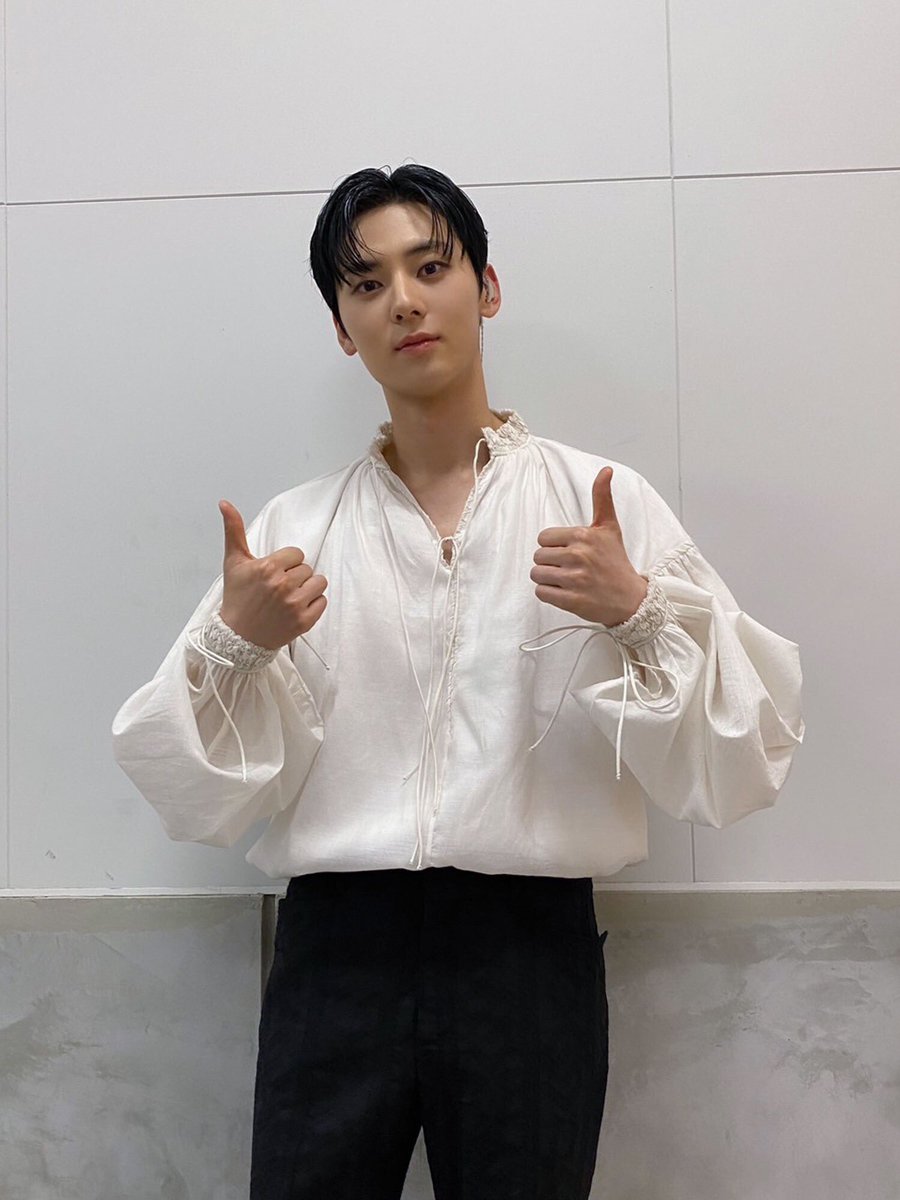 [#Moment_H] 📸 
#KCON2022JAPAN DAY3❤️
MC 부터 무대까지
다채로운 매력을 보여준 황민현☺️
3일 동안 함께해 준 황도들
정말 감사합니다🍑🧡

#황민현 #HWANGMINHYUN