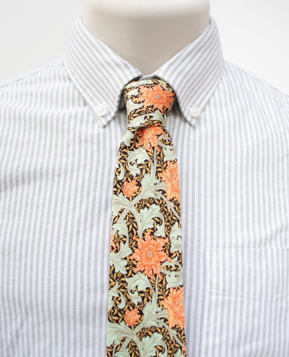 FoxandChave's tweet photo. A Morris tie isn’t simply a Sunday affair, it’s an English staple. We currently have 15 different Morris pattern ties in stock! This one, entitled Single Stem Coral, is produced under license with the Victoria &amp; Albert Museum. https://t.co/6ctoEW5wXs https://t.co/SCR2ZQ3TnS