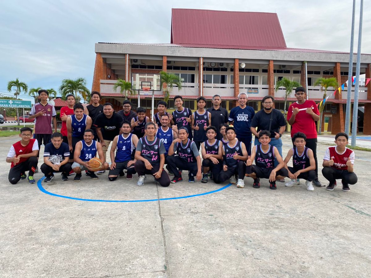 spkg2022's tweet photo. #throwback Pada 24 Sept 2022 acara sukan bersama alumni dipertandingkan. Ramai Kuatagh turun masa ni mengingati waktu riadah ptg2 masa dkt maktab dulu. Mmg nostalgic dpt main semula di maktab dgn kwn2 lama, senior2 dan junior2. Mmg best waktu tu. Cuaca sgt baik Alhamdulillah.. https://t.co/CSw3OytjwF