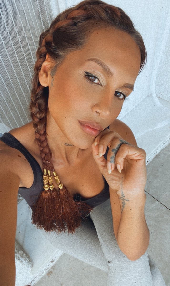 Bad vibes don’t go with my braid 💁🏽‍♀️💫

Happy Sunday!