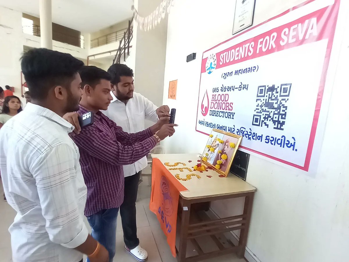 SFS_Gujarat's tweet photo. આજે VNSGU ખા��ે SFS અંતર્ગત રાષ્ટ્ર વ્યાપી અભિયાન "રક્તગટ અભિયાન" નિમિત્તે બ્લડ ચેકઅપ કેમ્પનુ આયોજન કરવામા આવ્યુ.જેમા SFS  અખિલ ભારતીય કાર્ય પ્રમુખ શ્રી કમલ નયનજી વિશેષ ઉપસ્થિત રહ્યા.
@SuratAbvp https://t.co/vcpeCrDBzr