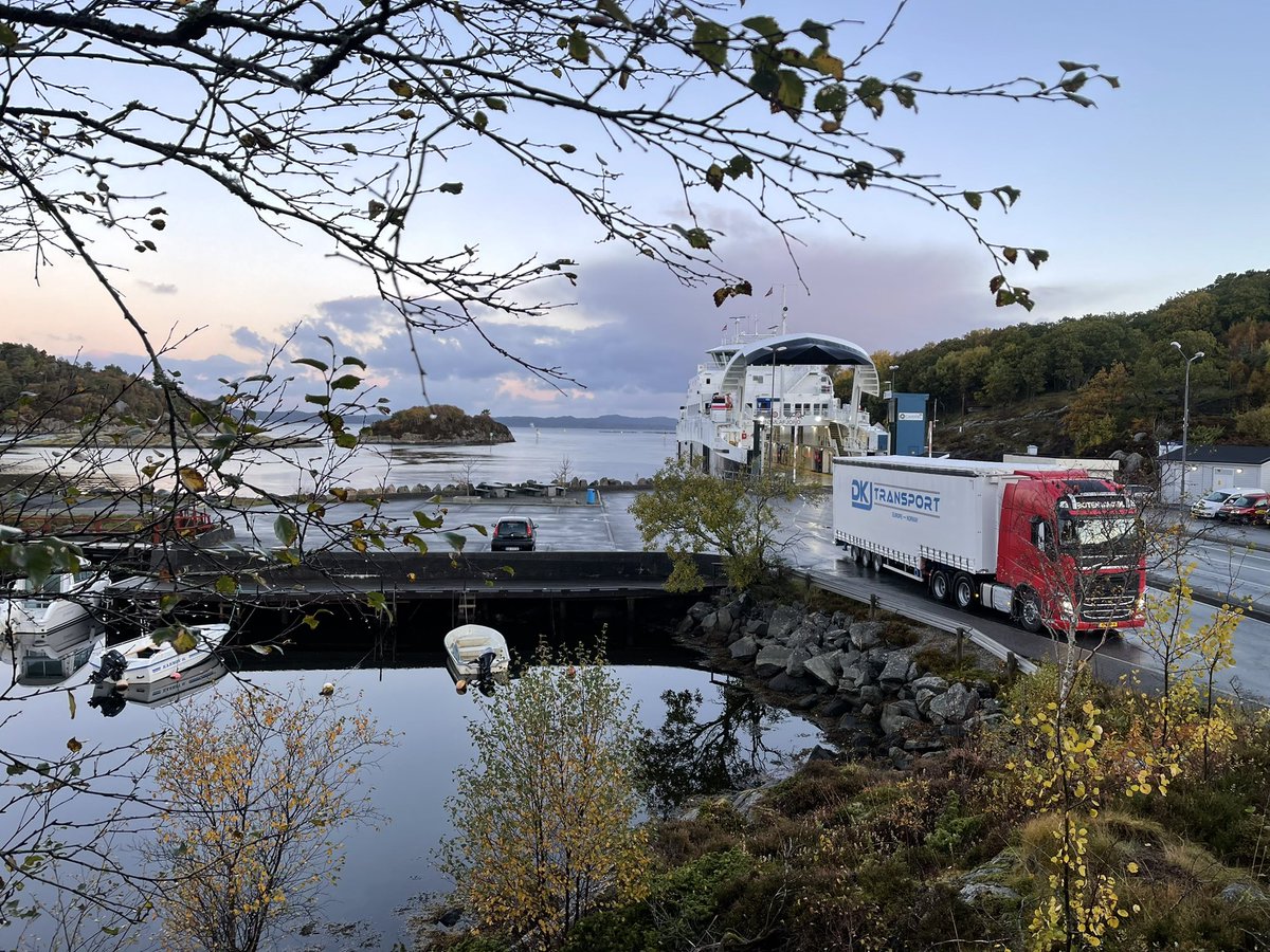 Botenwagen's tweet photo. En de andere vier. Langevåg > Buavåg | Arsvågen > Mortavika, samen met dynamiet en twaalf passagiers (de rest moest wachten ) | Kristiansand 🇳🇴 > Hirtshals 🇩🇰 | Hirtshals 🇩🇰 > Larvik 🇳🇴 #vakantiewerk #beroepstoerist #adr #transport #colorline #fjordline #fjord1 #volvotrucks #dkj https://t.co/B7eeNXSrzK