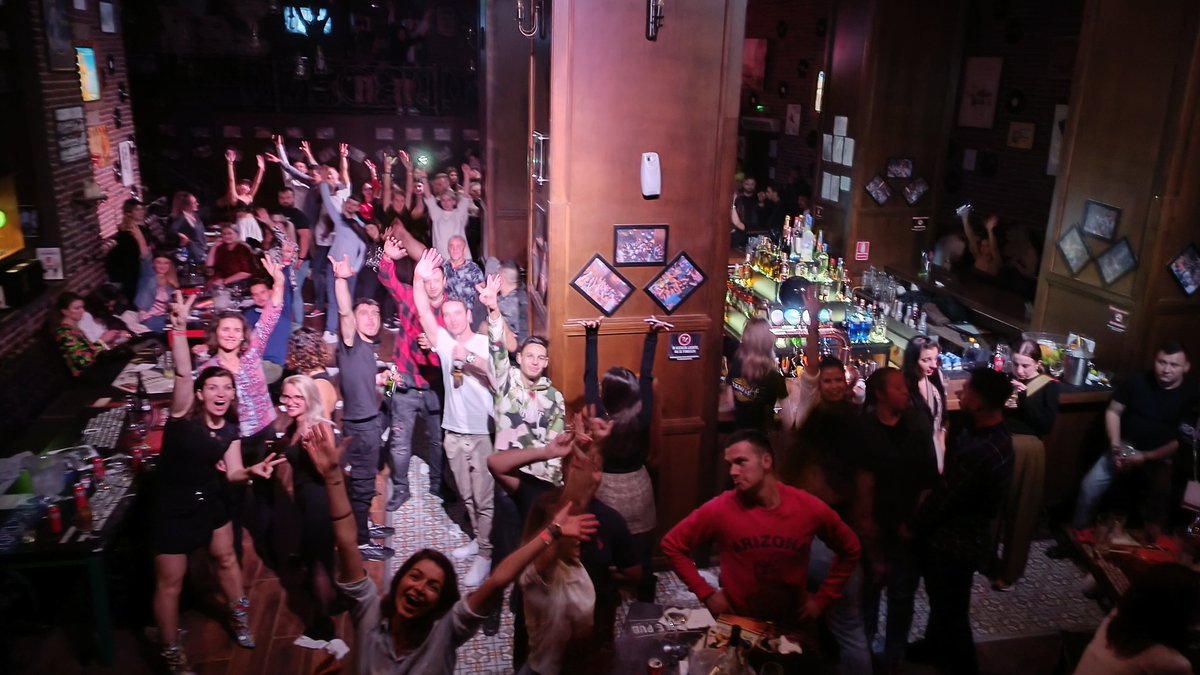 razvan_stroe's tweet photo. About last night! Da se poate și în Pub🤘😎 https://t.co/gtzw3D2xGt