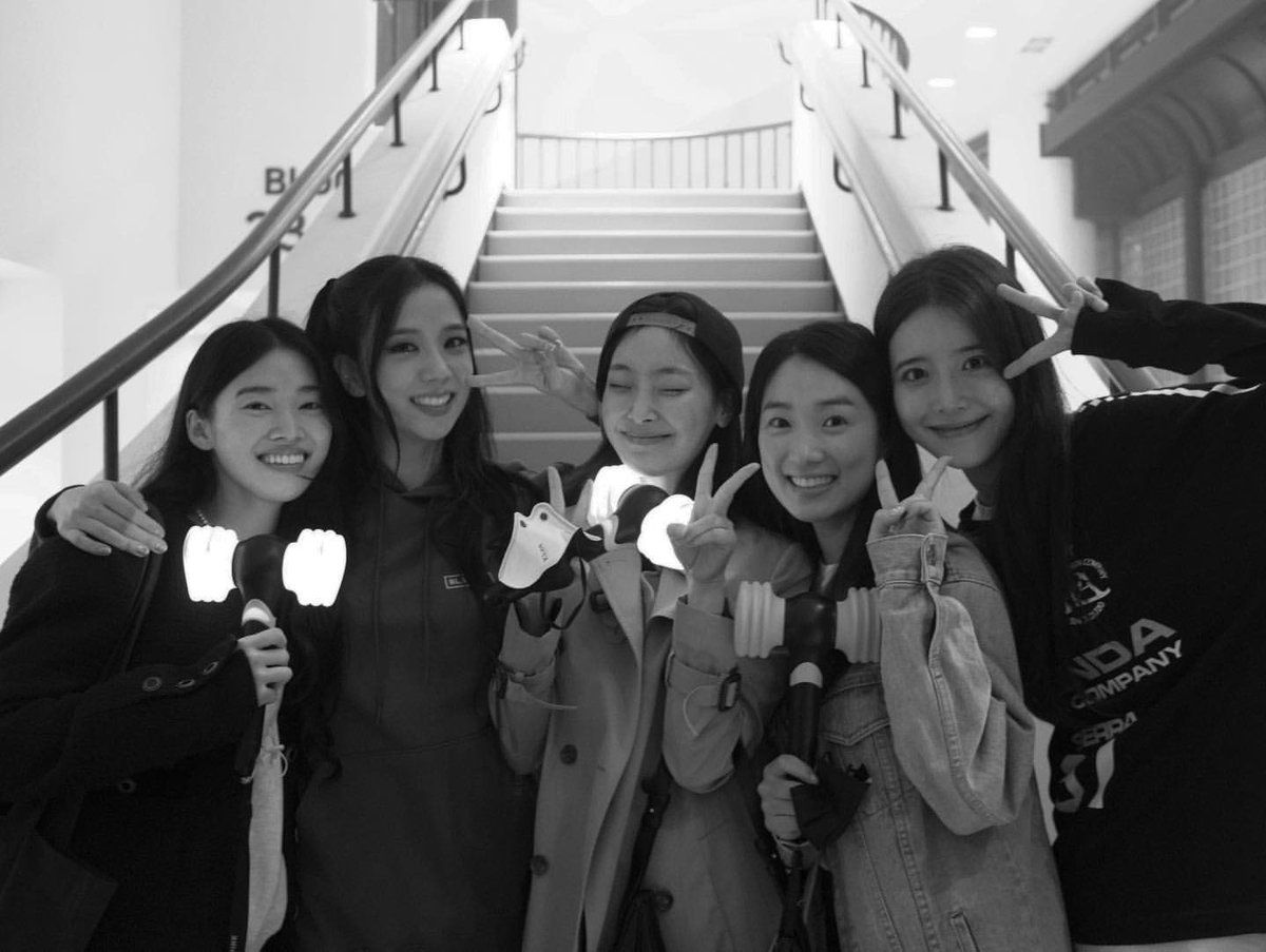 BPINKLATINO's tweet photo. 📸 Los actores que trabajaron con #JISOO en Snowdrop fueron al concierto apoyarla. 🥹 ❄️

BORN PINK WORLD TOUR
#BORNPINKinSeoul_Day2 #SHUTDOWN #PINKVENOM https://t.co/TRgZig57jX
