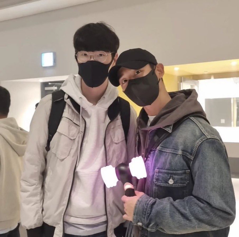 BPINKLATINO's tweet photo. 📸 Los actores que trabajaron con #JISOO en Snowdrop fueron al concierto apoyarla. 🥹 ❄️

BORN PINK WORLD TOUR
#BORNPINKinSeoul_Day2 #SHUTDOWN #PINKVENOM https://t.co/TRgZig57jX