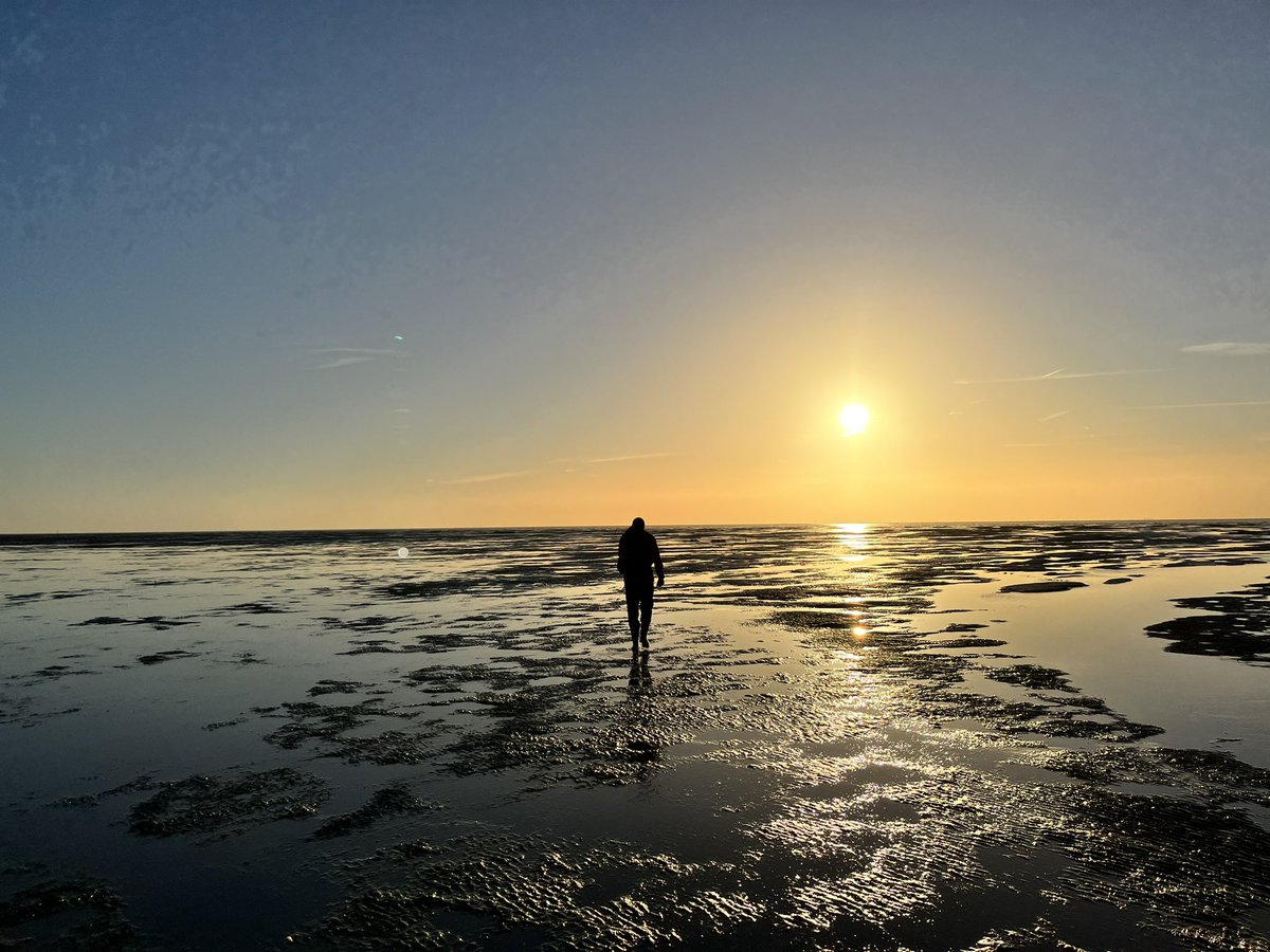 terry_ev's tweet photo. Walking the Broomway https://t.co/VCVRchjULm