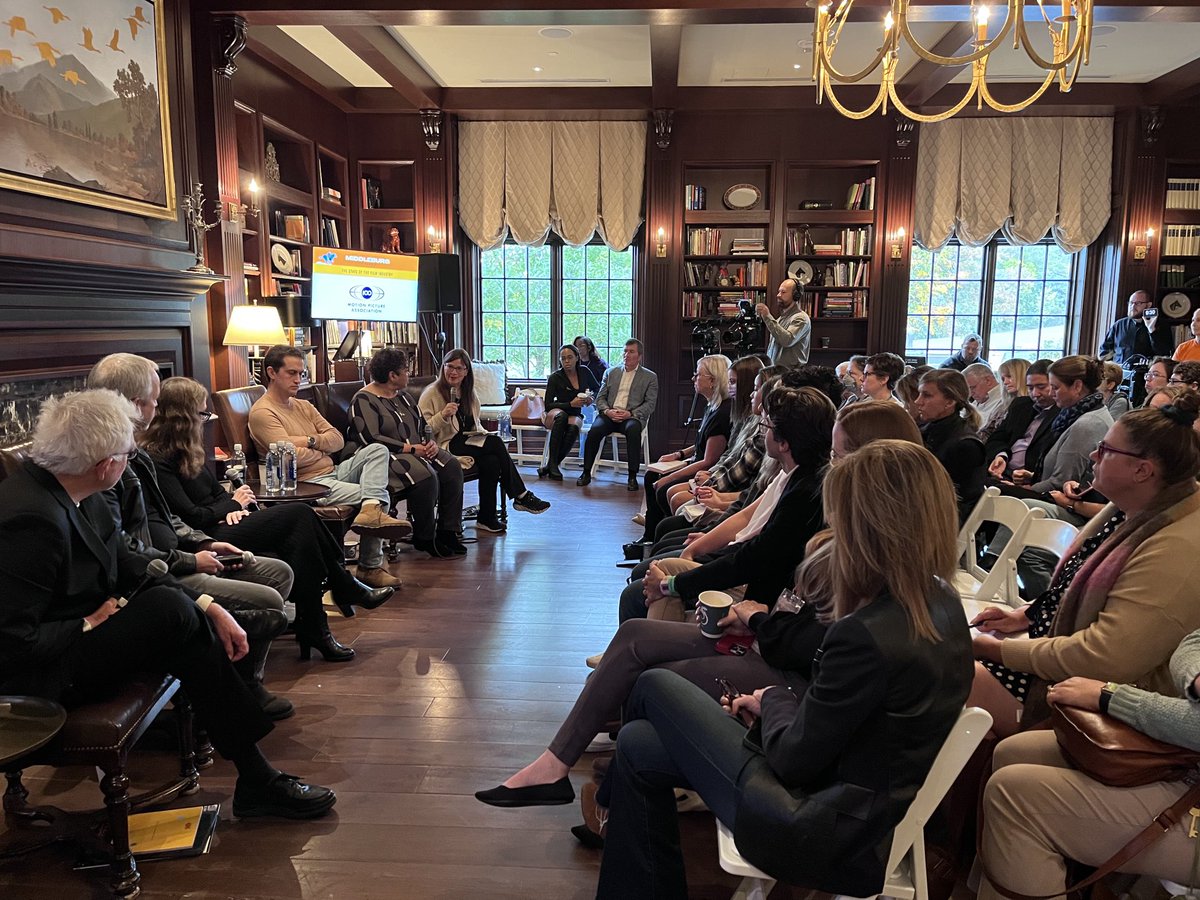 Elenzner's tweet image. So great to see so many film lovers come out bright &amp;amp; early on a Sun morning for a conversation on the evolving state of the industry. Thank you ⁦@middleburgfilm⁩ for the platform &amp;amp; opportunity #mff2020