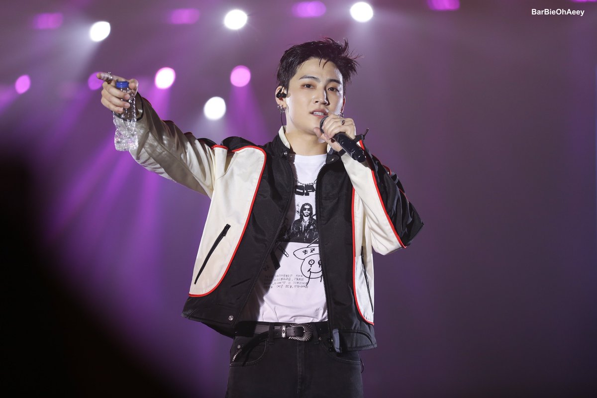 BarBieOhAeey's tweet photo. 221016 JAY B “TAPE: PRESS PAUSE” in BKK

🕺🕺🕺

#JB #JAYB #재범
#2022JAYBWorldTourinBKK_DAY3 https://t.co/YMeRtHdPRI