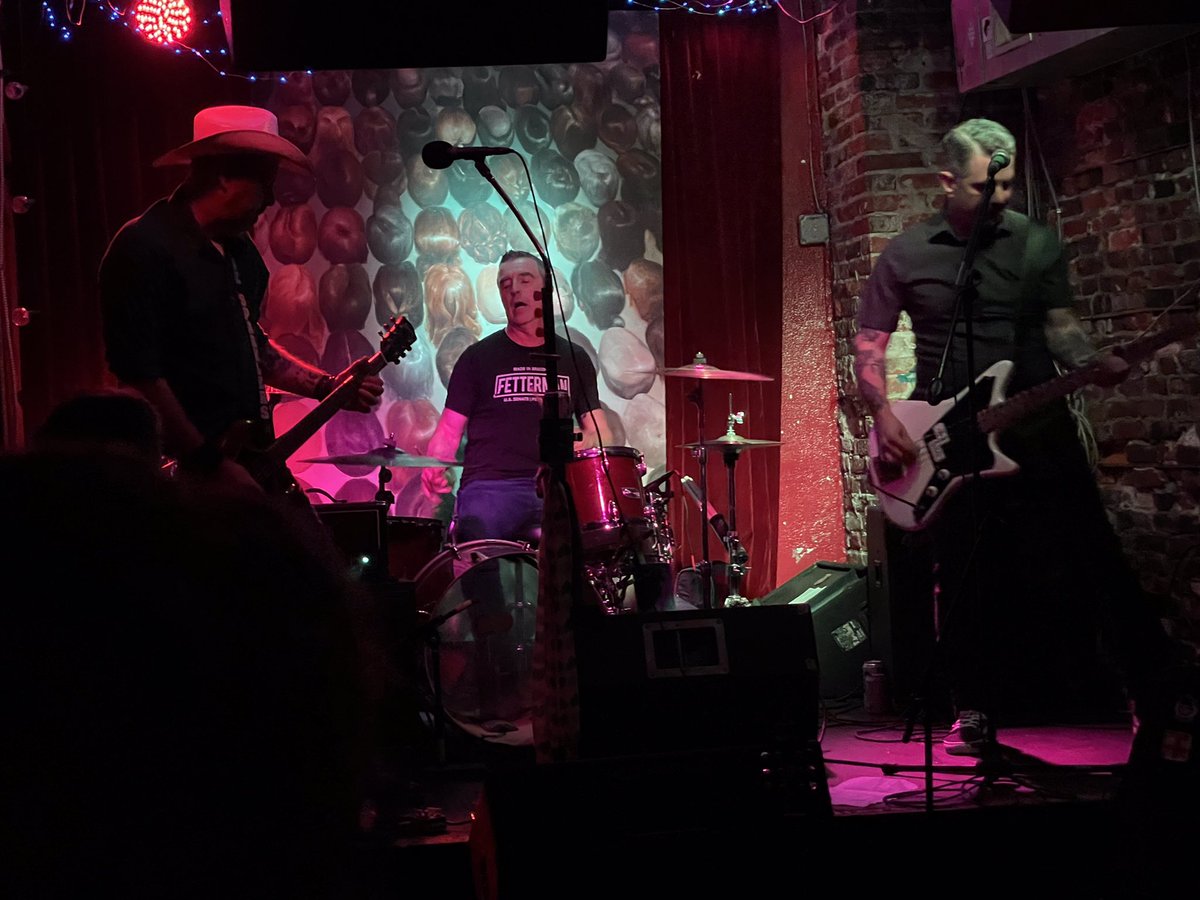Last night w/the Sparklers at the Khyber Pass Pub in Philly, I got to wear my <a href="/JohnFetterman/">John Fetterman</a> T-shirt onstage one more time before the upcoming (HUGE) election. No crudités were thrown at me, and I received quite a few compliments on the shirt. Clearly a Fetterman crowd. Go John!
